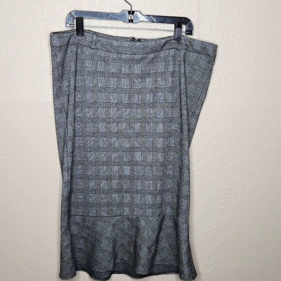 Torrid Dresses & Skirts - Torrid A-Line Skirt Women's 18 Gray Check Polyester Stretch Tiered Hem Back Zip